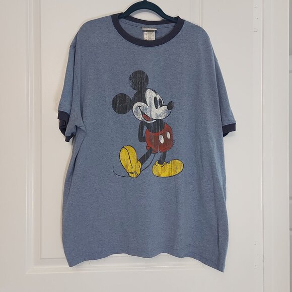 Adorable vintage Mickey mouse tshirt - Picture 2 of 10